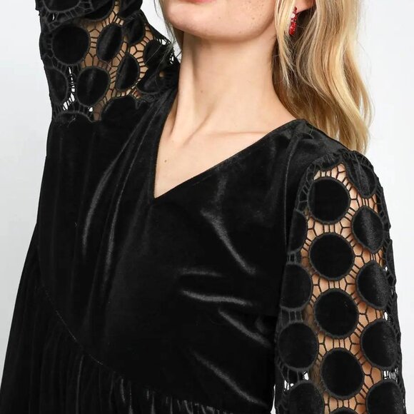 SIZE MEDIUM 3 TIER BLACK VELVET V-NECK LACE AND VELVET 3/4 SLEEVE DRESS - Picture 3 of 5
